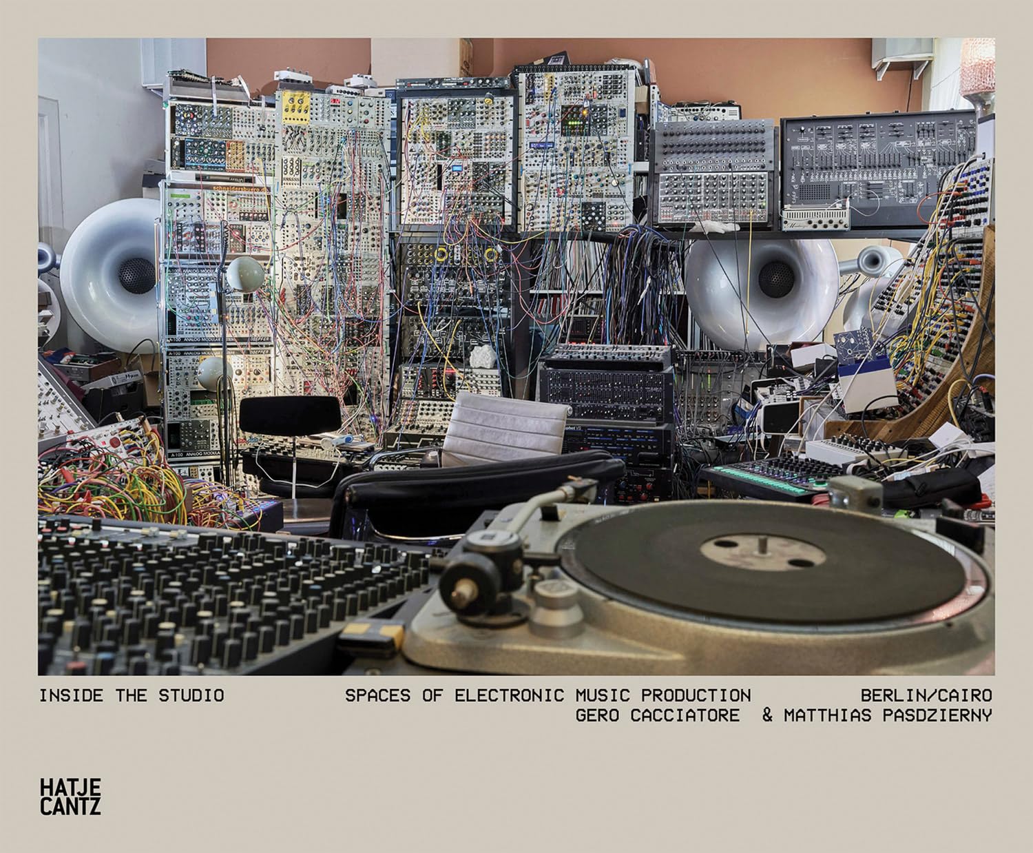 Gero Cacciatore, Matthias Pasdzierny, Inside the Studio. Spaces of Electronic Music Production. Berlin/Cairo